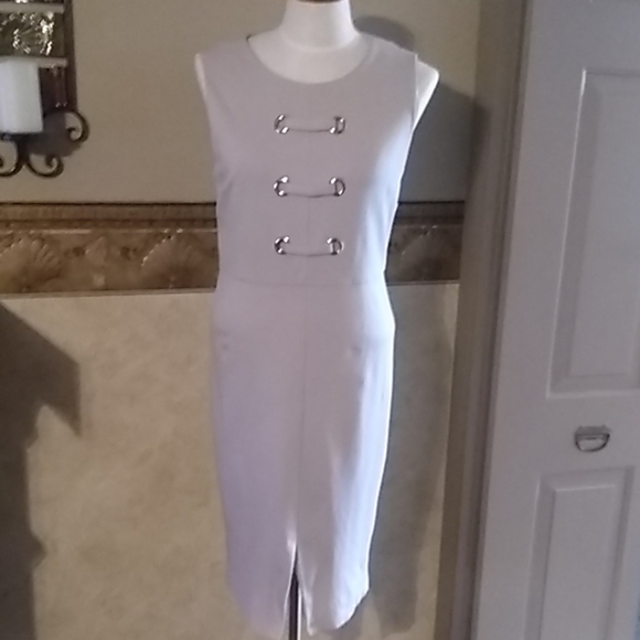 Carmen Marc Valvo Dresses & Skirts - Carmen By Carmen Mark Valvo Sleevless Dress